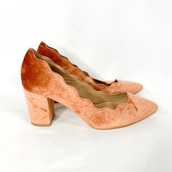 ANTHROPOLOGIE Scalloped Velvet Block Heels Tan 10 - Picture 5 of 8